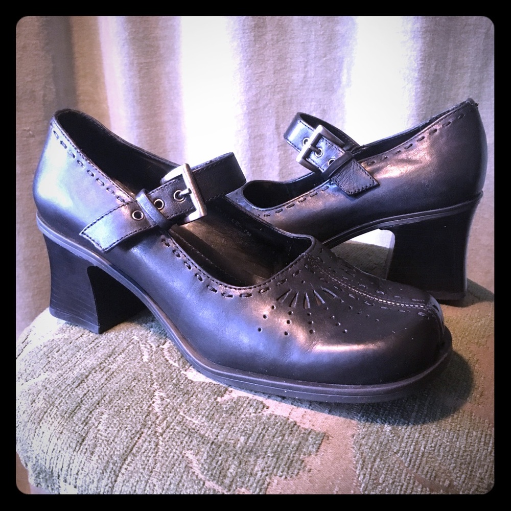 Chunky Heel  cut-out Mary Jane 7